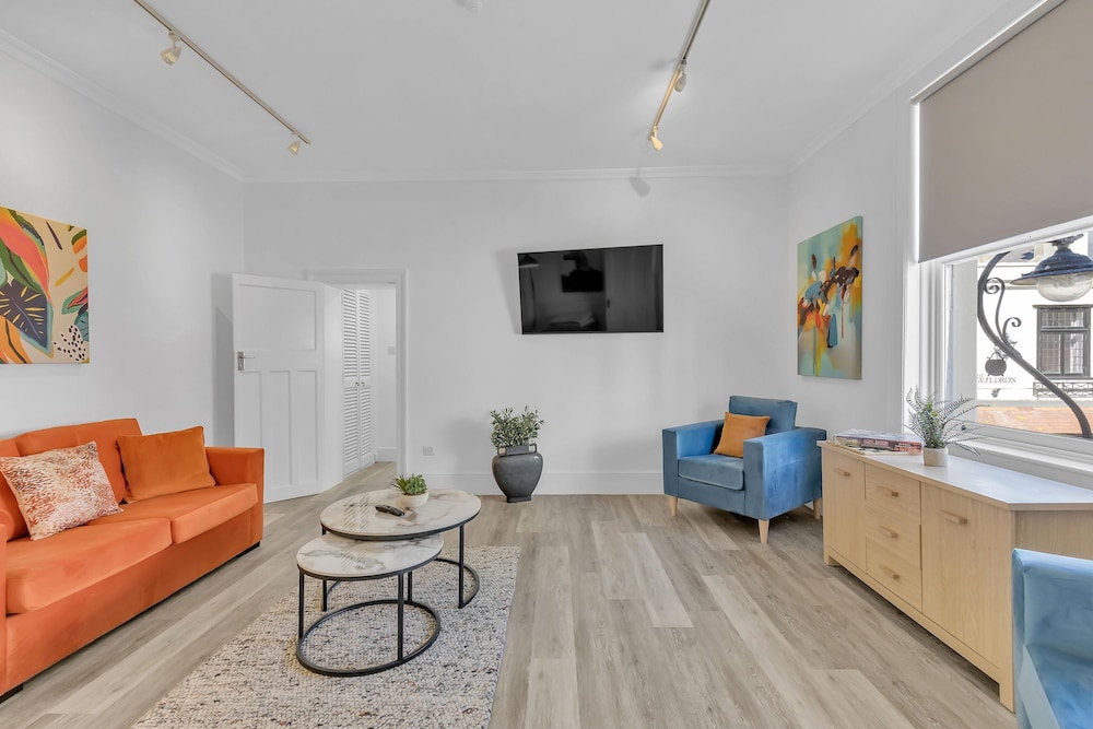 City Chic Townhouse By My Getaways