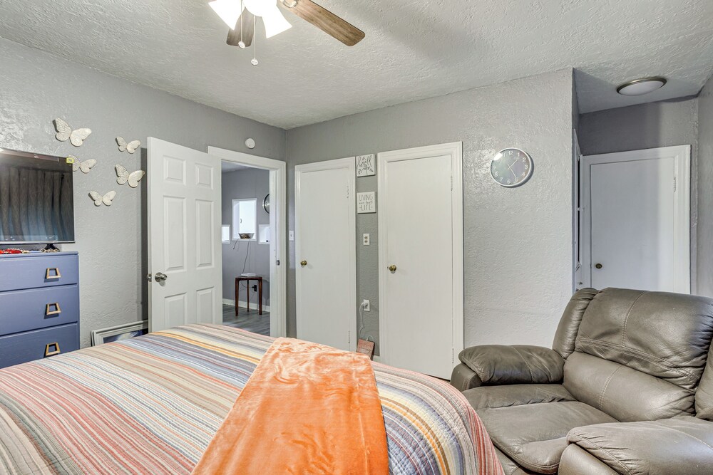 3 Mi to Dtwn Okc: Inviting Home w/ Yard!