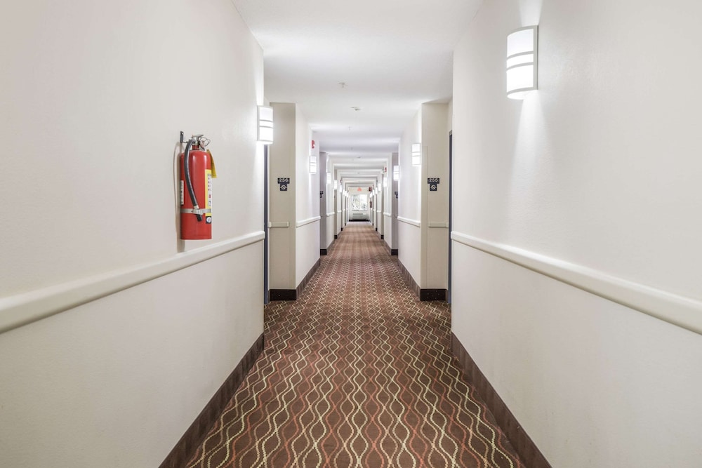 Econo Lodge Morristown West view 3