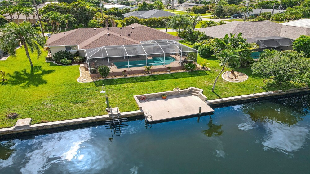 Just Chill Modern Canal Villa w Heated Pool