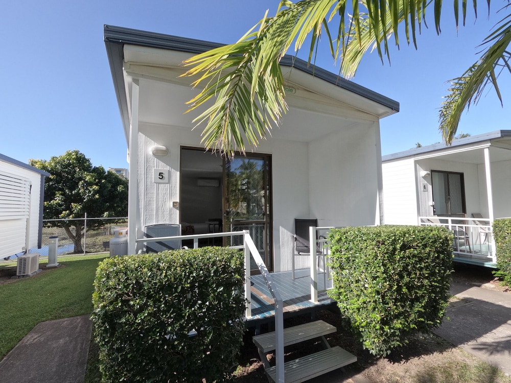 Alex Beach Cabins