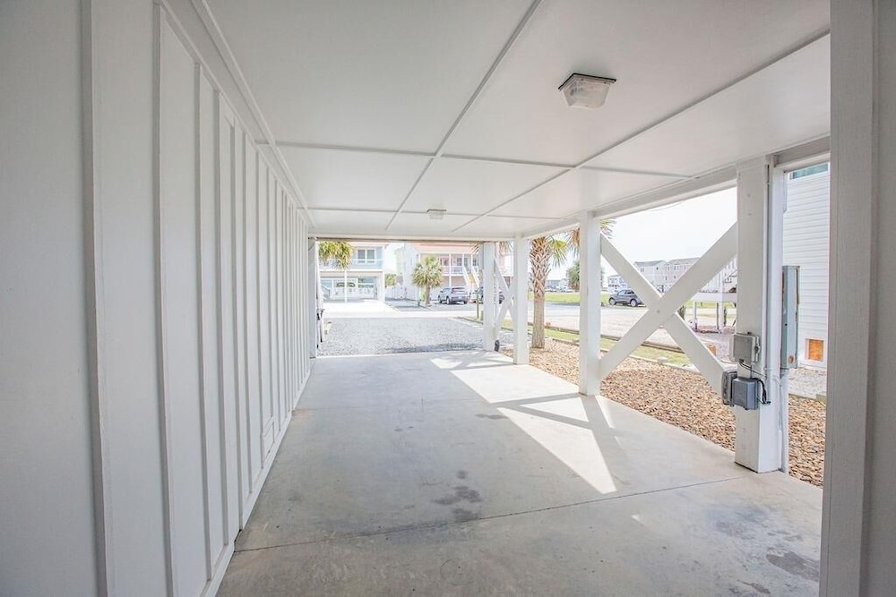 Life's A Beach 4 Bedroom Home by RedAwning