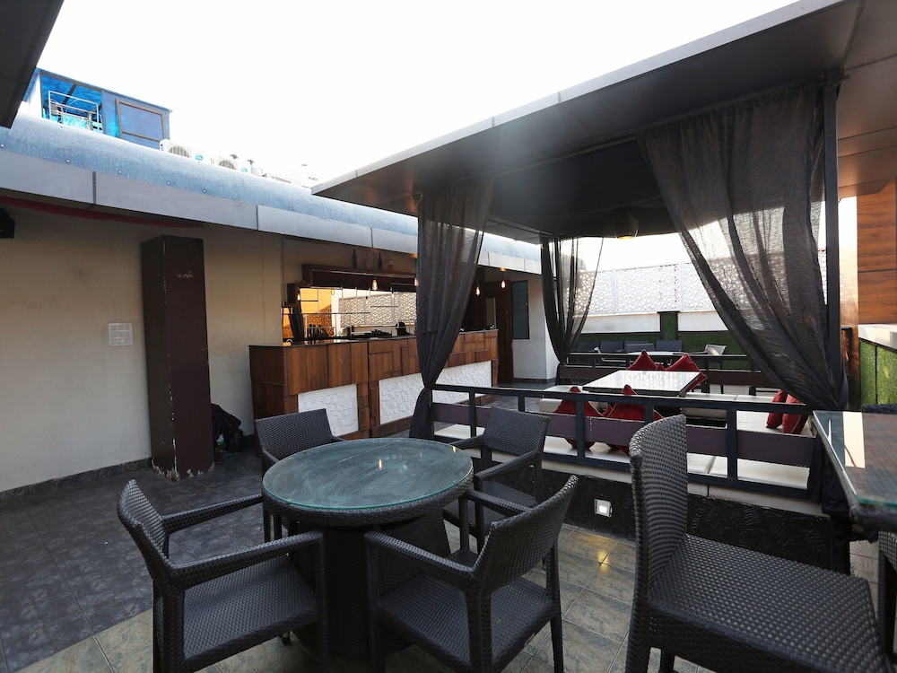 Capital O 5758 Hotel Square 36