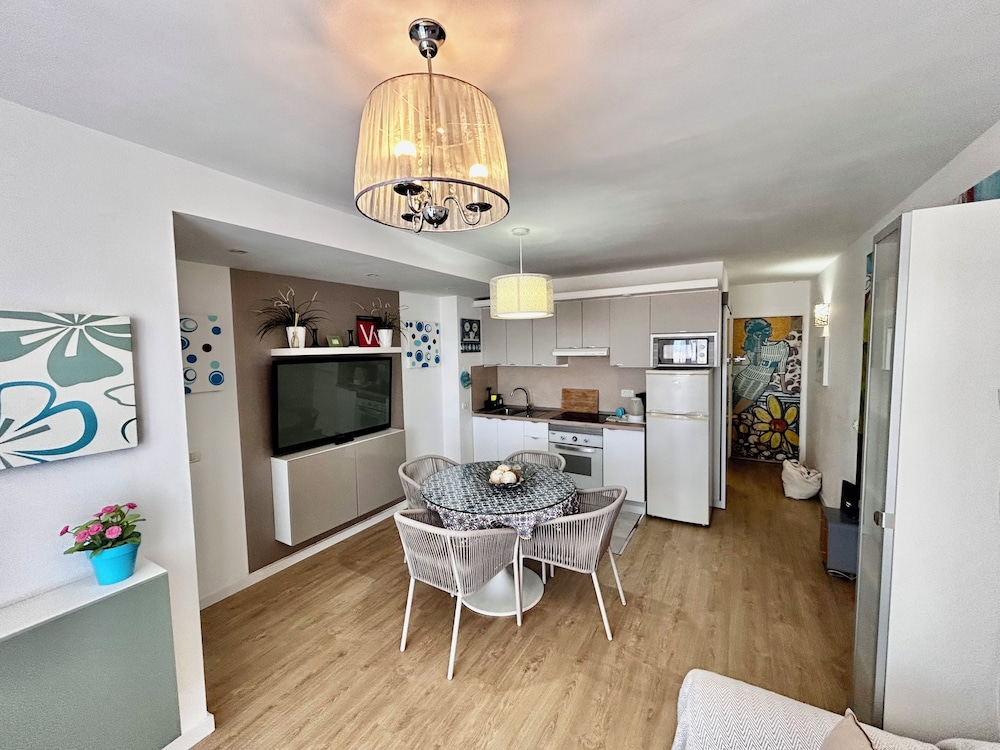 Delicious Los Cristianos,achacay,2bdr & 2bathr Beach Close Wifi Free