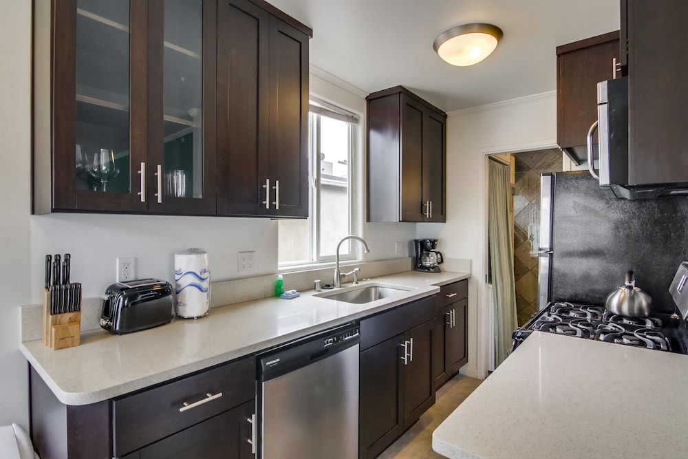 Manhattan Shores 1B