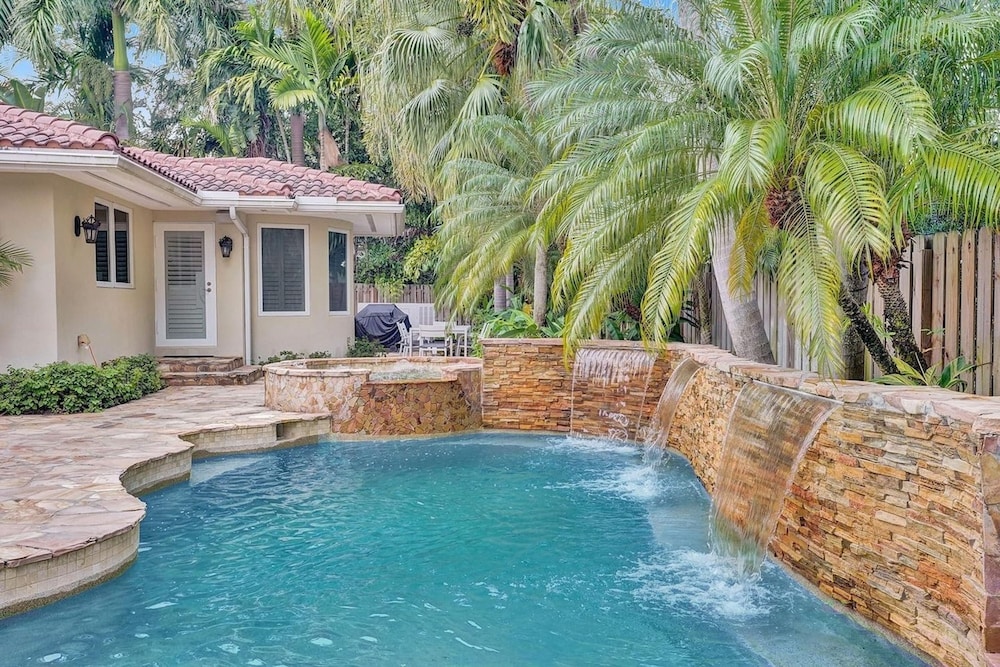 Coral Ridge Getaway by Avantstay Pool Hot Tub Billiards 5mins to Beach