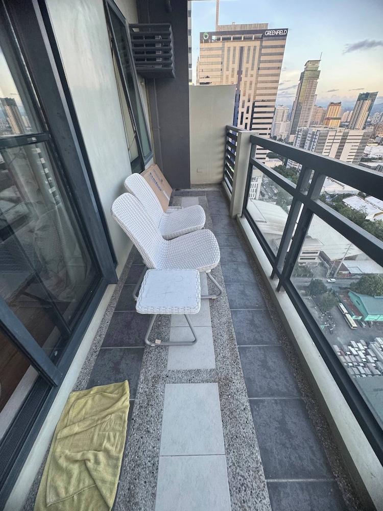 Flair Towers Condo Near MRT Bonifacio and Shaw Within Greenfields
