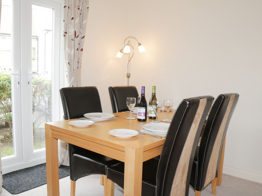 2 Perran Court