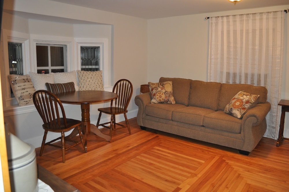 Summerside Vacations - Holman's Heritage Suites - Property Image 10