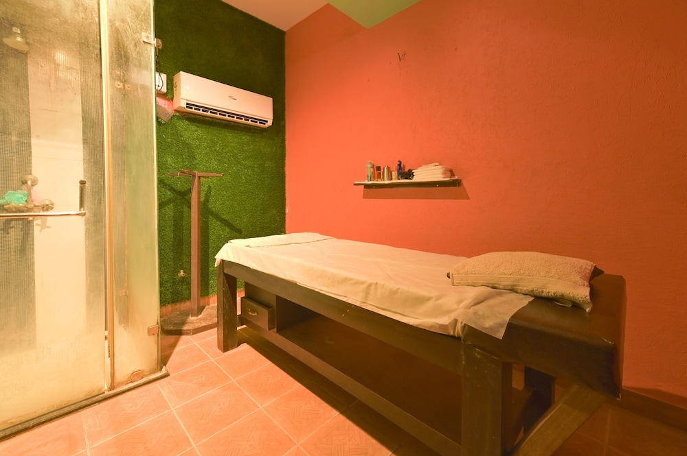 The Byke Grassfield Resort With Outdoor Pool, Shyam Nagar