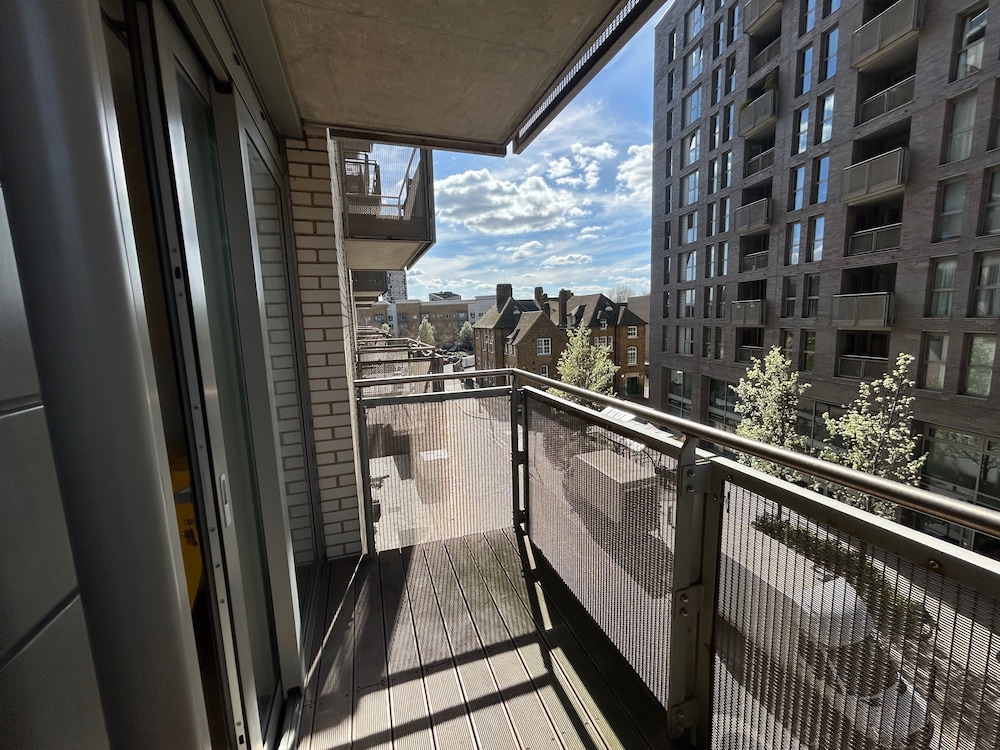 1-bed Apt, Sleeps 4, Central To Shops & Transport