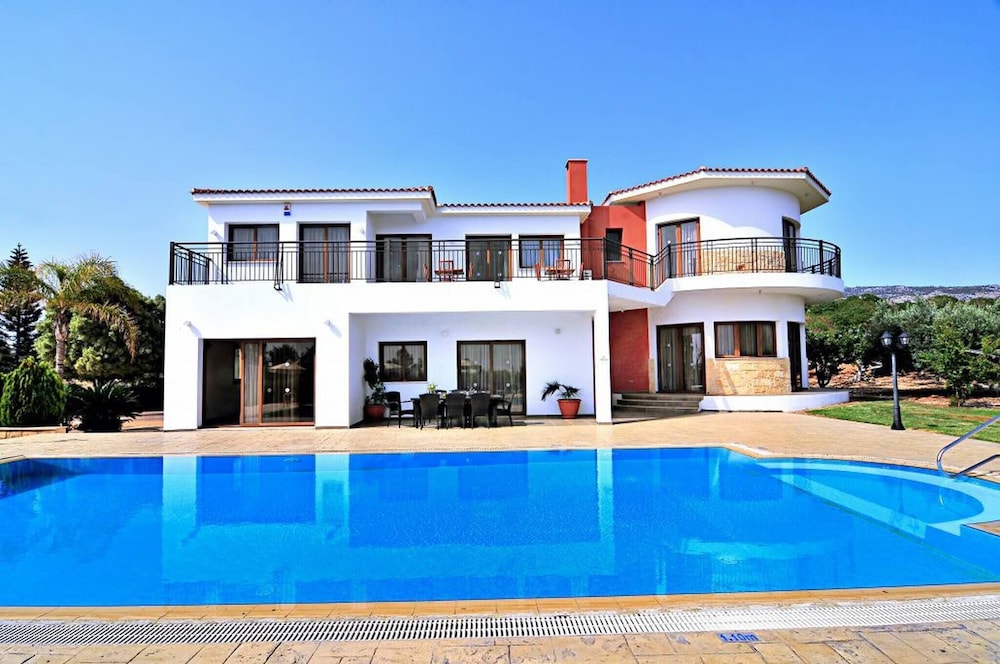 Impressive Large Villa Huge Heated Pool Garden
