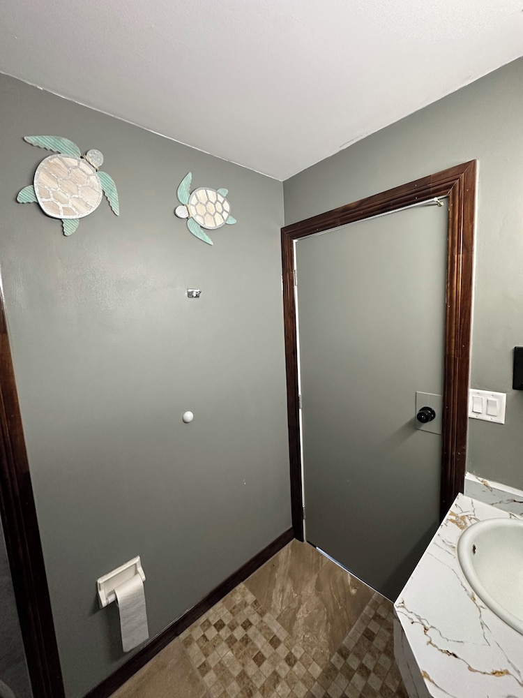 Emporia Vacations - Travel Inn  Suites - Property Image 7