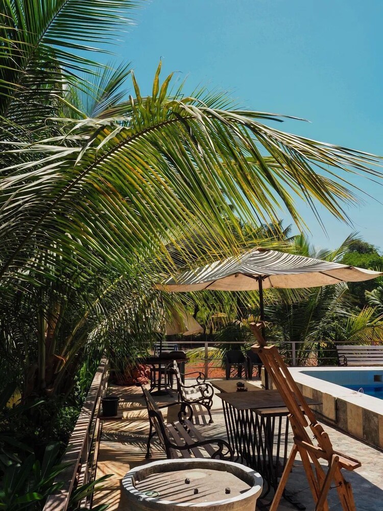DD Villa & Serenity Cottages
