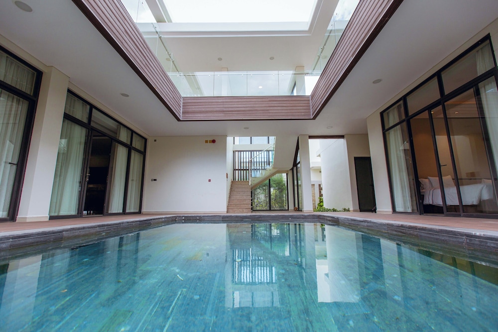 The Palm Nest Cam Ranh Pool Villa