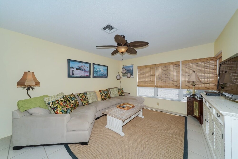 Latitude Adjustment 2 Bedroom Bungalow by RedAwning