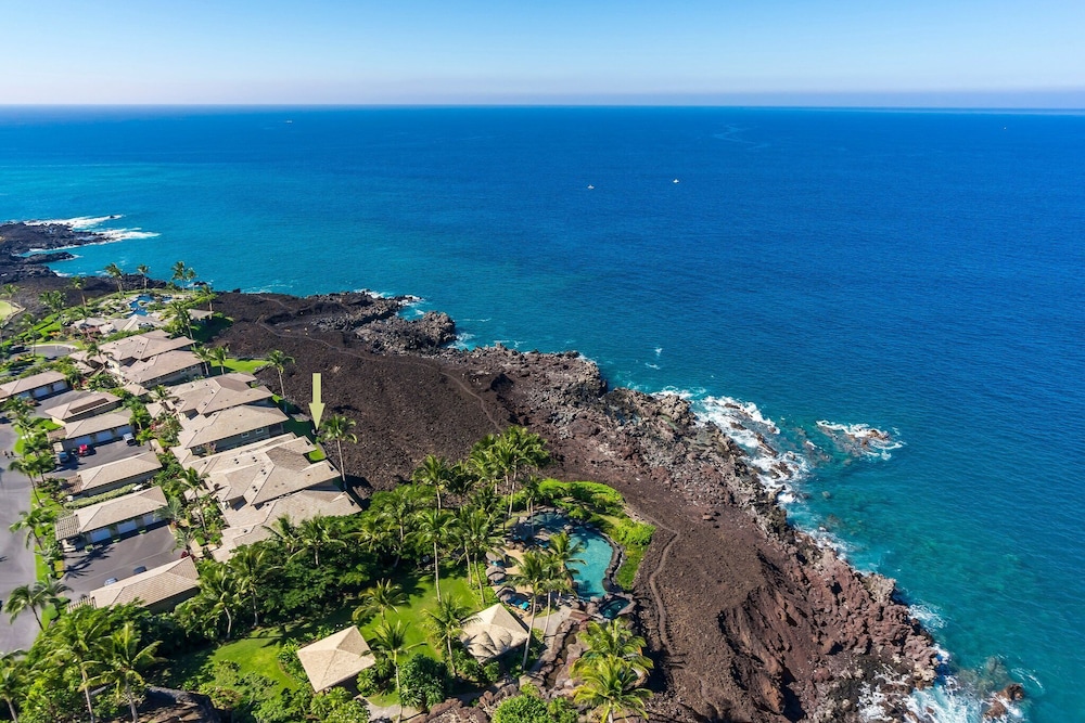 Direct Ocean Front - AC - Concierge Included - Ocean Viewing Lanai & Near Shops! -vrkcv