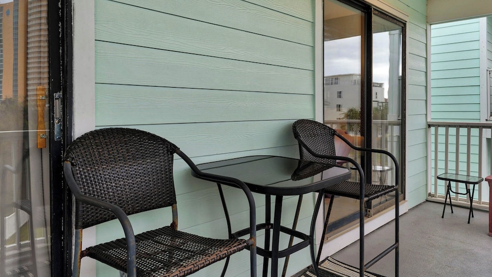 2BR Steps to Sand Pool, Near Pier Park + Free Attraction Tickets!