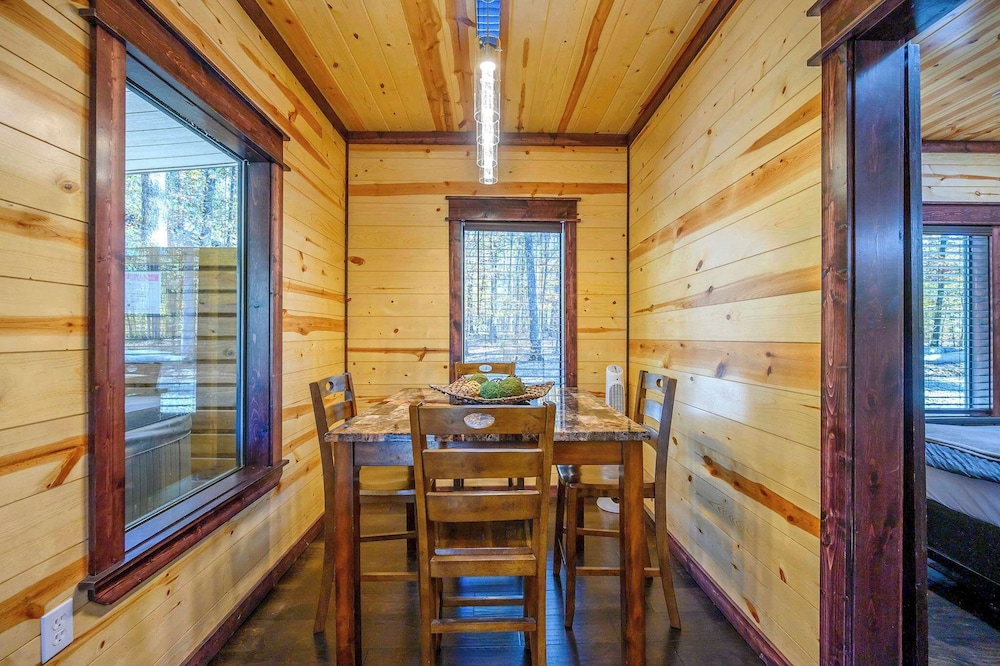 Feelin' Froggy Cabin for 11