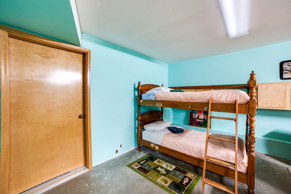 51SL - Ping Pong - Fireplace - D/W - W/D - Sleeps 8 view 4