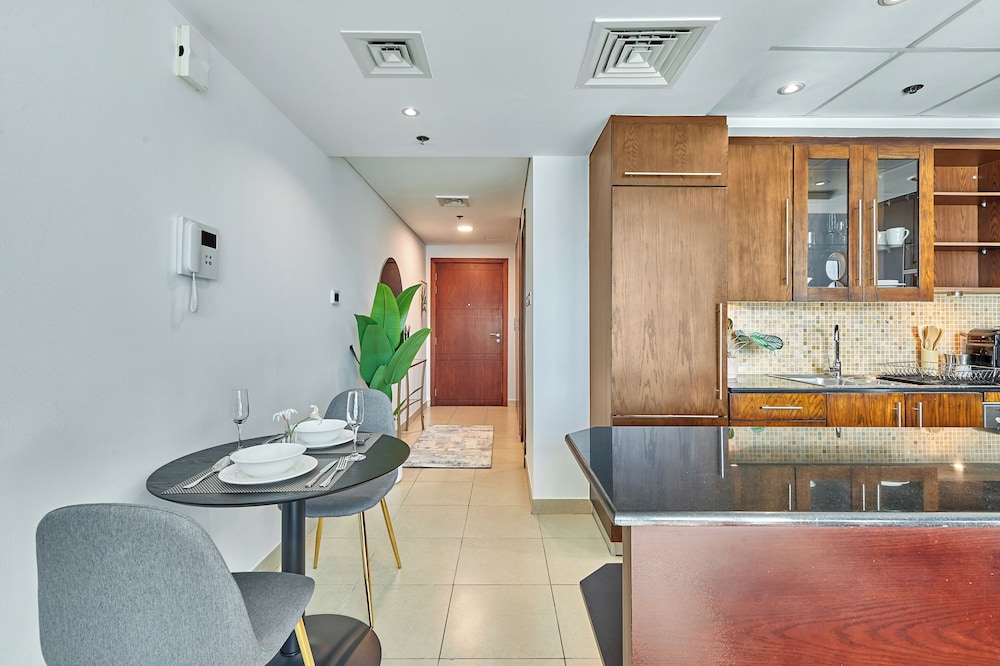 bnbme | 8 Boulevard Walk | Studio