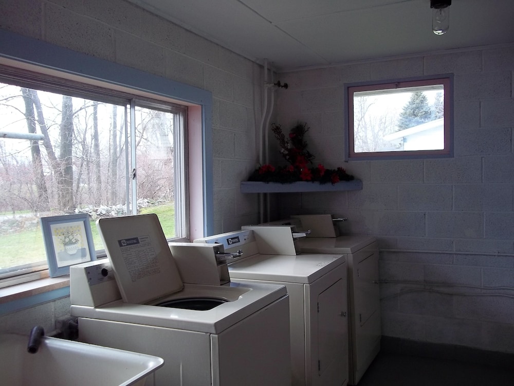 White Feather Motel