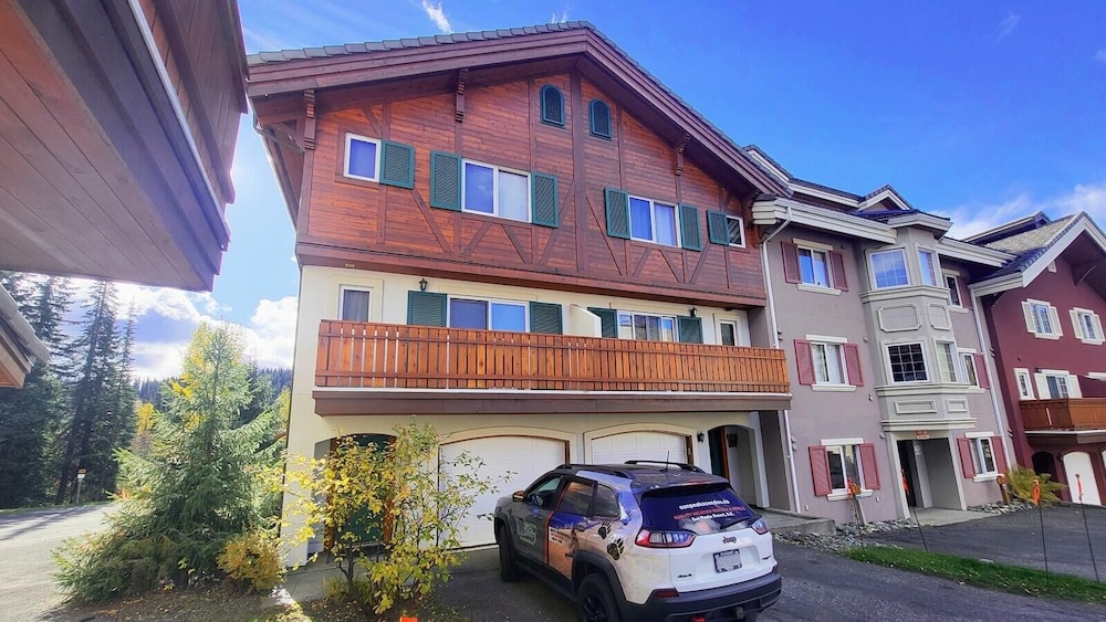 Sun Peaks Vacations - Timberline Village 46 4 Bedroom Home - Property Image 3