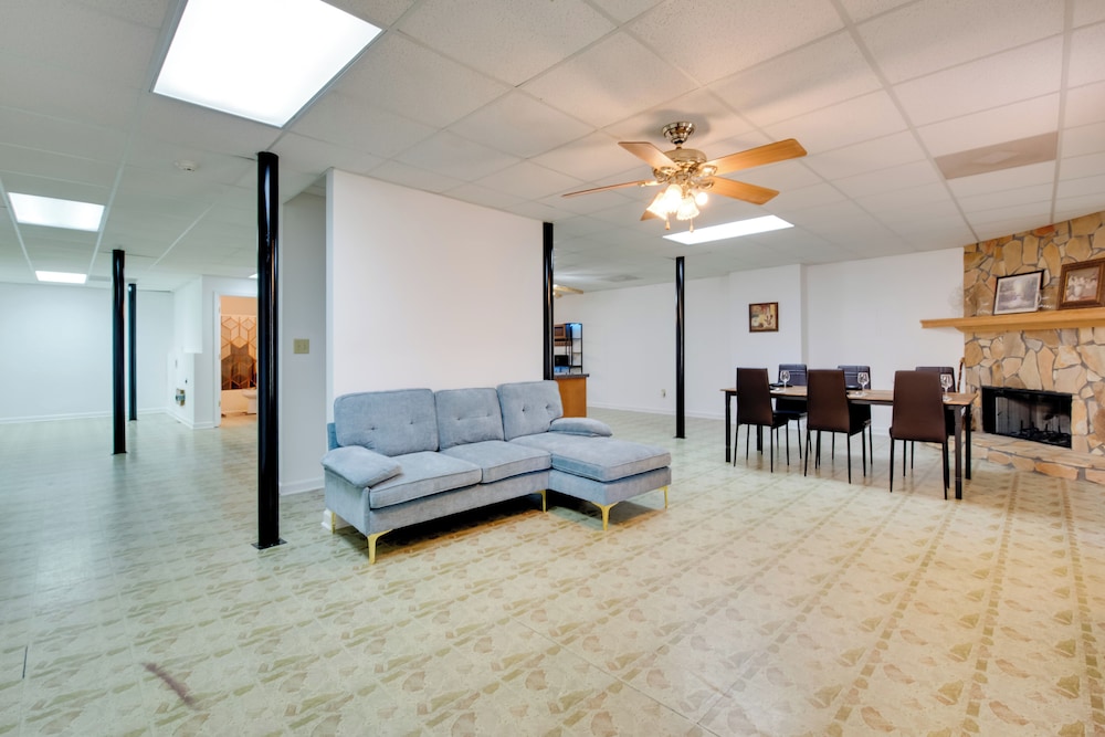 Near Trails & Live Music: Cozy Atlanta Apt!