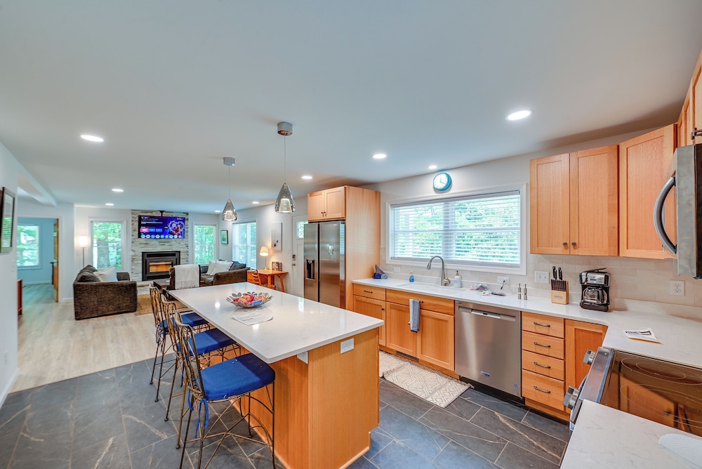 Coastal Comfort: Rehoboth Beach Getaway w/ Porch!