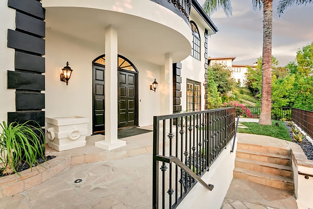 Beverly Glen Estate - Image 1