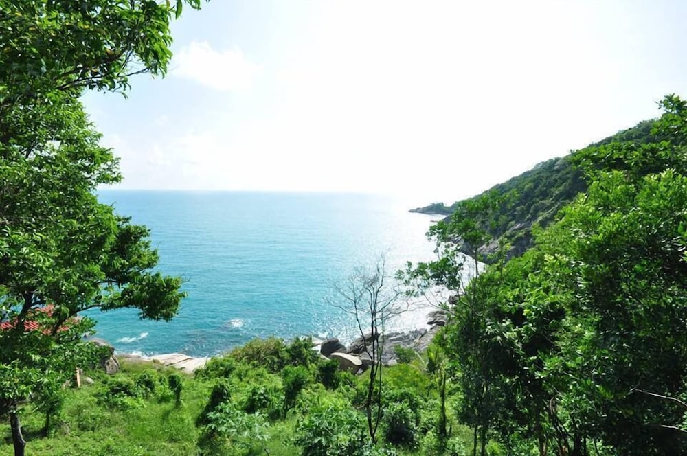 AmaresA Resort & Skybar
