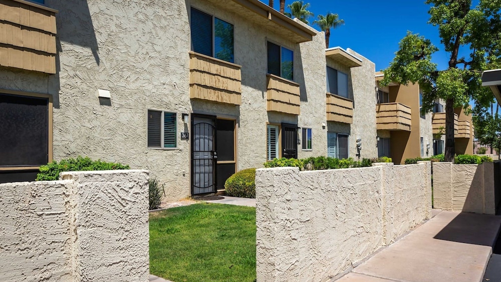 Updated Condo in A+ Old Town Scottsdale Location! view 4