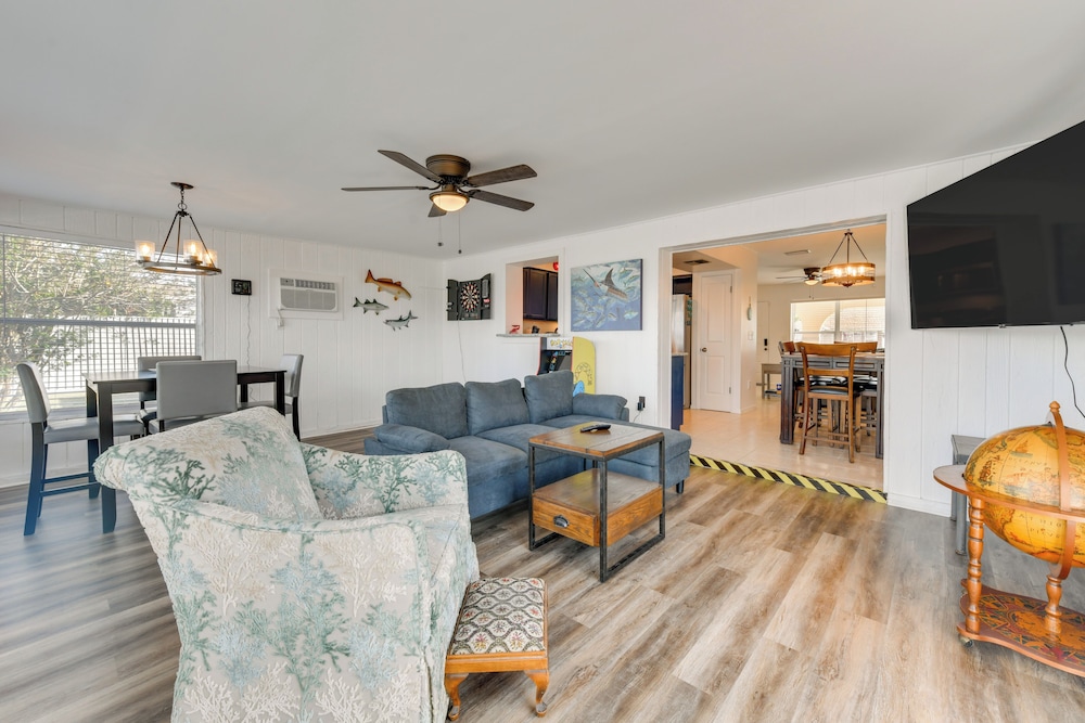 Canal-front Fishing & Pool: North Port Home