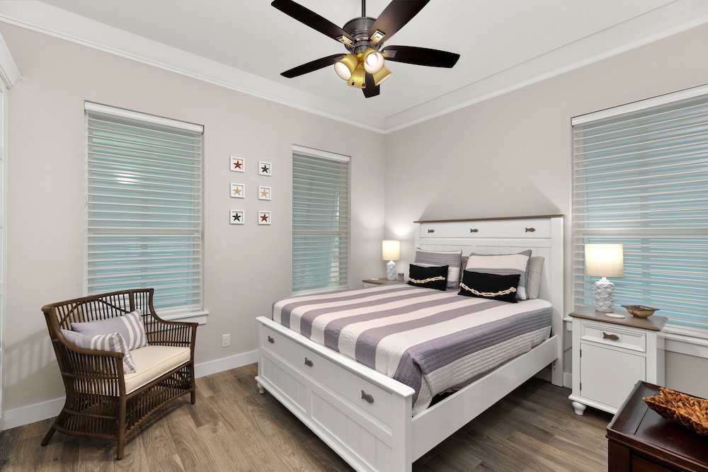 Sea Breeze Cottage - Private Home At The Shores 3 Bedroom Home