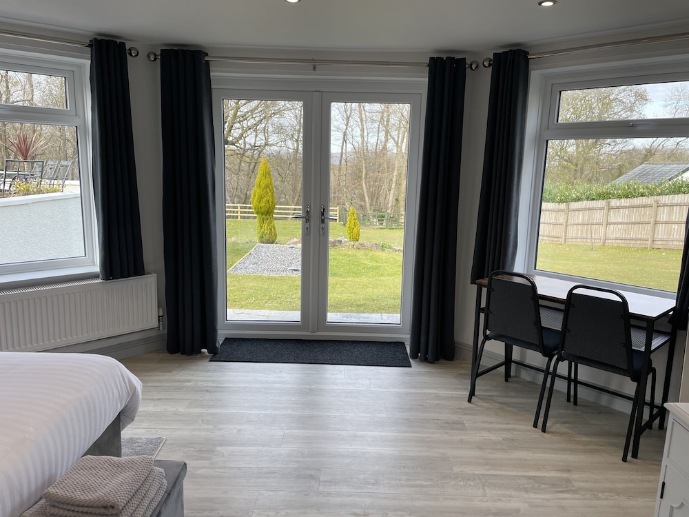 Stunning, Contemporary 1 Bedroom En-suite Annexe view 4