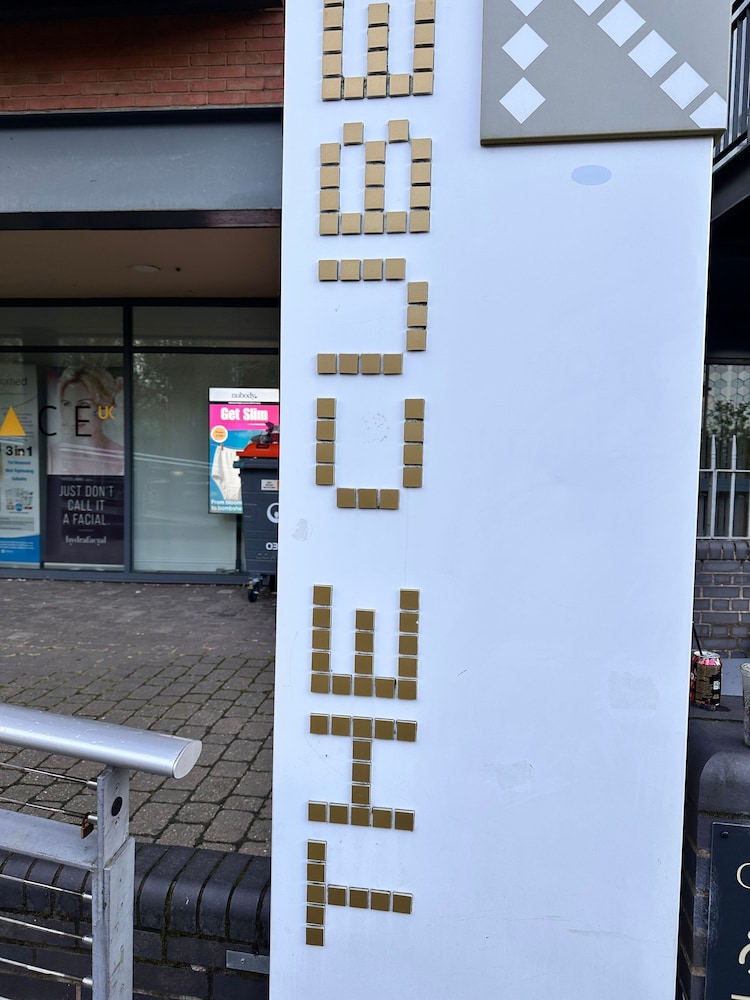 Charming Birmingham Apartment With Mini Balcony and Wifi With a Free Parking