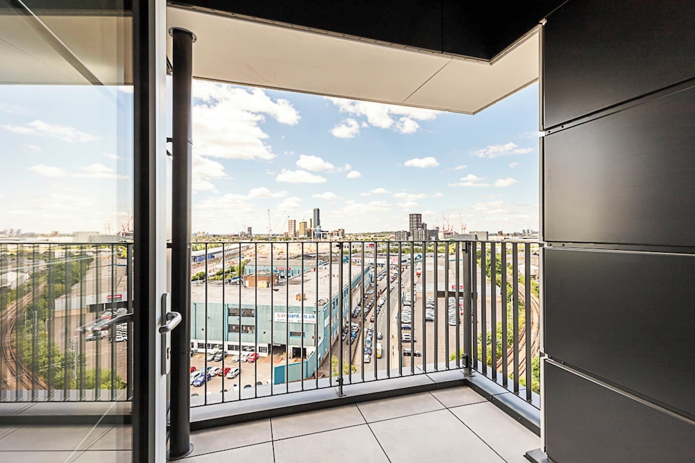 Sky-high Apartment With Modern Decor