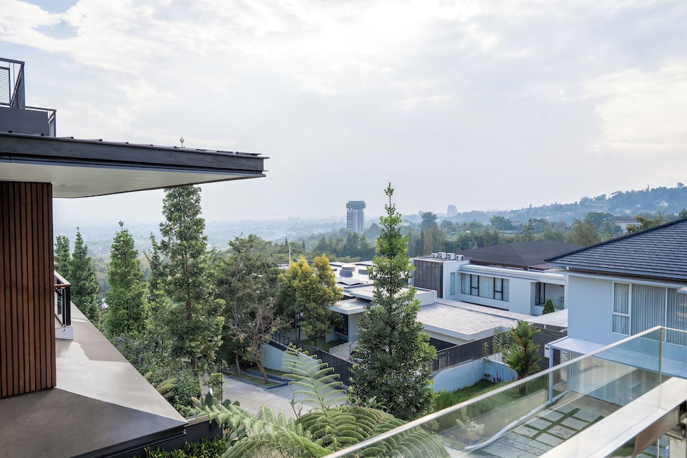 Rehat at Villa Golf Island Dago Resort 2