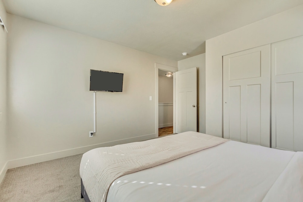 Hill Field Stays by Cloud Dream Homes
