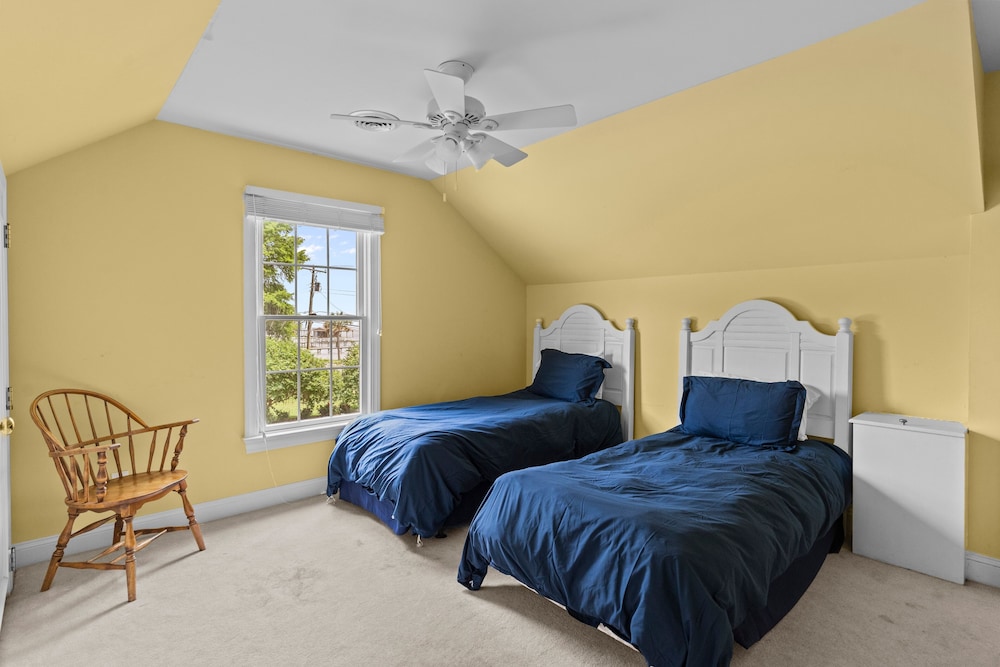 Lake Escape - Lake Waccamaw 7 Bedroom Home