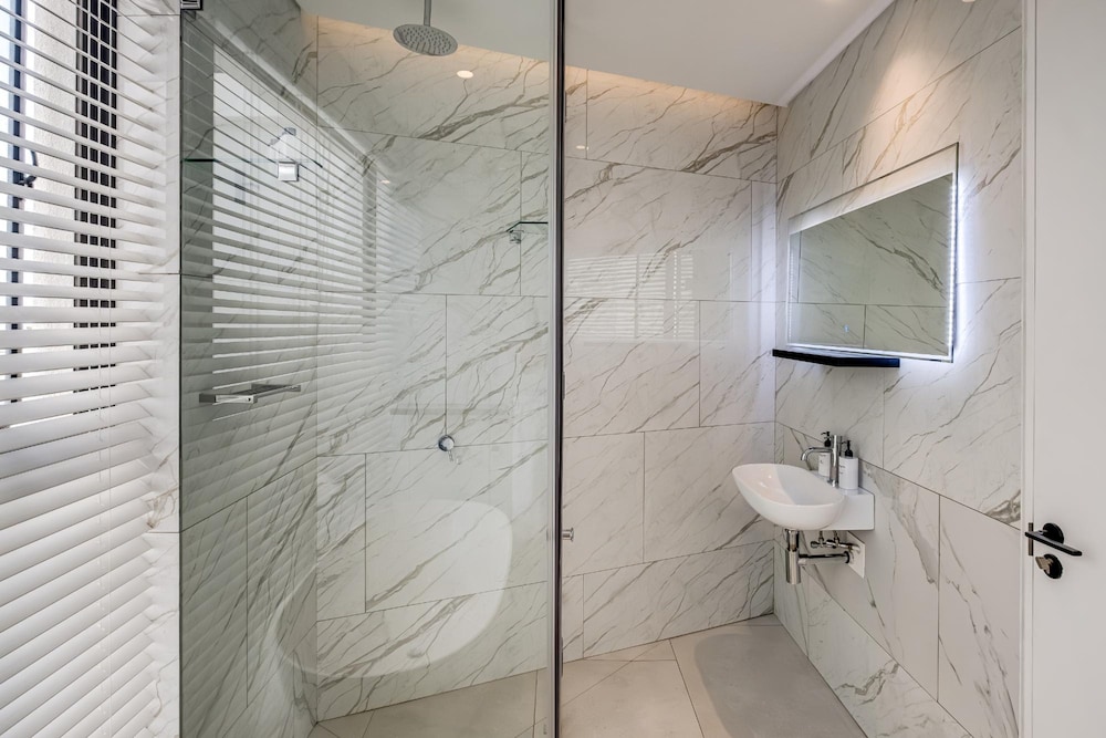 4BR Camps Bay Villa w Pool and Garden Casa Meya