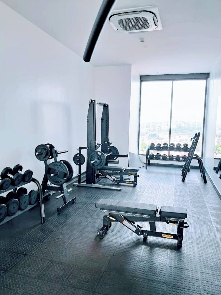 Unique 2 BDR Apartment at Loxwood House With Rooftop Pool and Gym