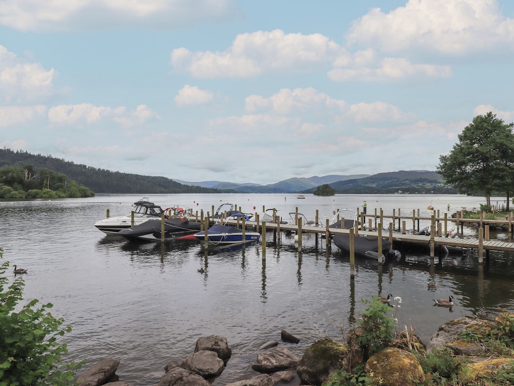 Shoreside Lodge