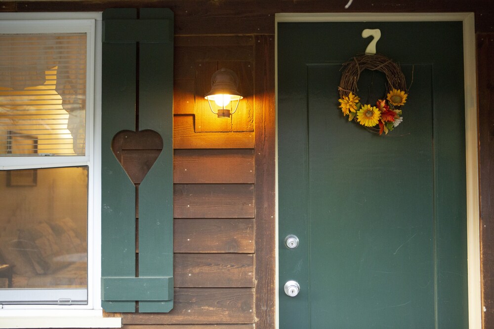 The Chimney Rock Inn & Cottages