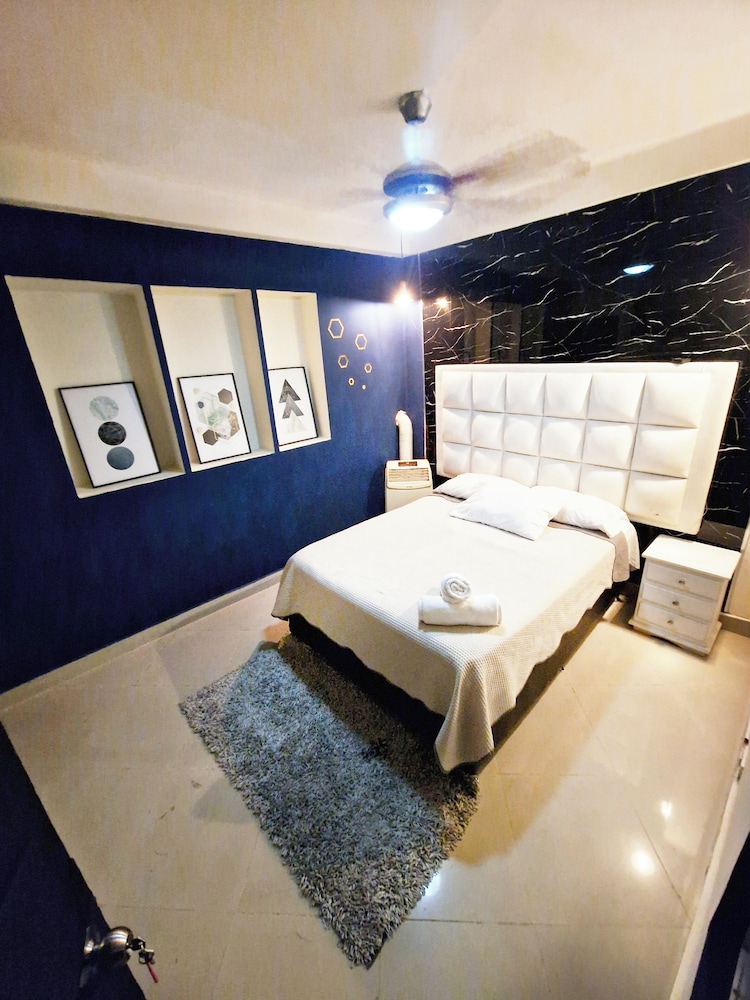 $ PROMO $ 11 Bedrooms with bathrooms Aprtmnt + 2 Jacuzzis and a rooftop pool. @Poblado