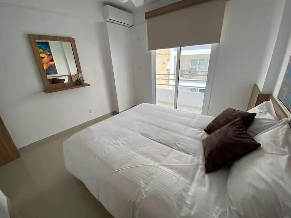 LARNACA BAY SUITES
