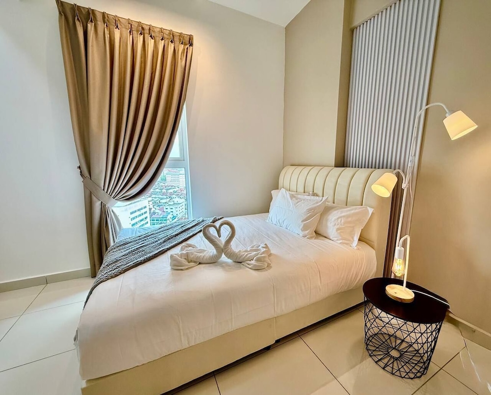 ICC Luxury Suites By Grab A Stay
