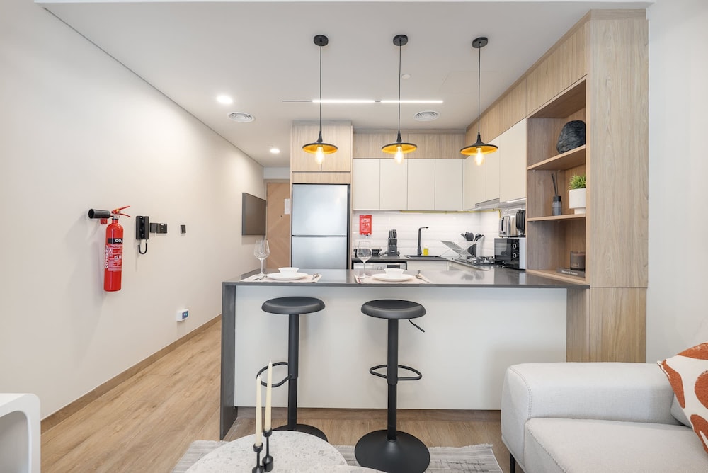 Chic Modern Studio Apartment for 2 in JVC
