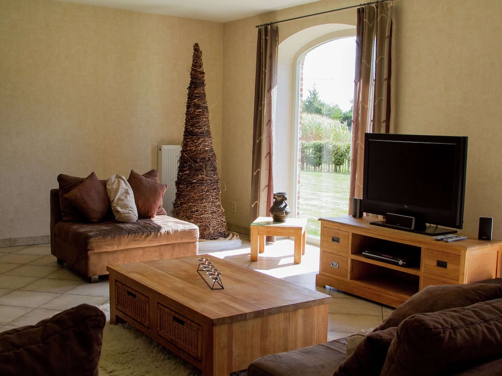 Peer Villa With Garden view 4