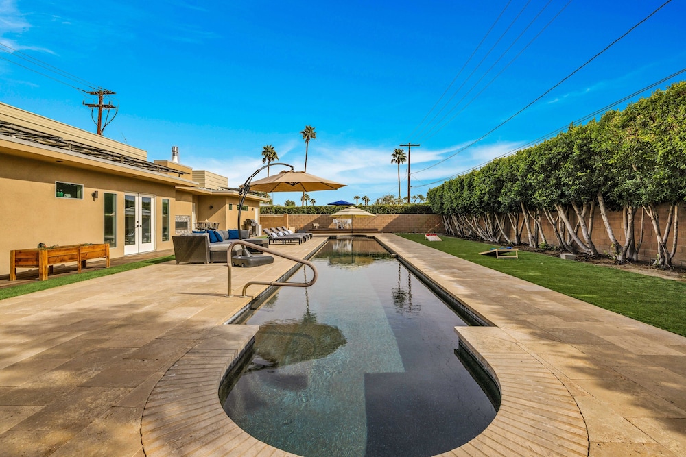 Mid-Century Elegance & Fun in Tahquitz River Estates